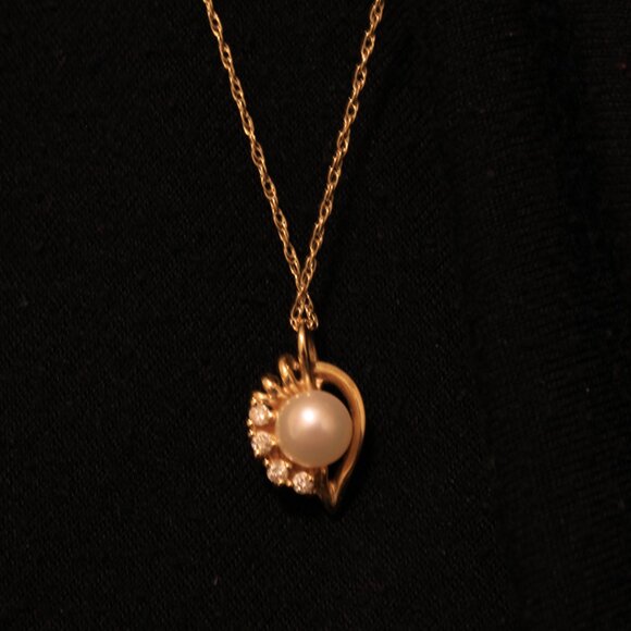 Elegant Gold Pearl Pendant necklace - Picture 2 of 2